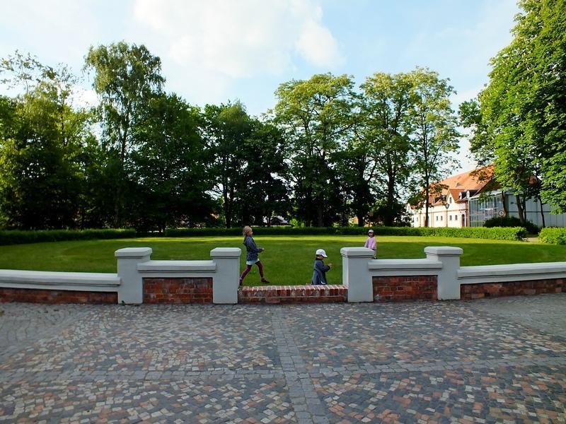 Dom Pracy Tworczej Hotel Goluchow ภายนอก รูปภาพ