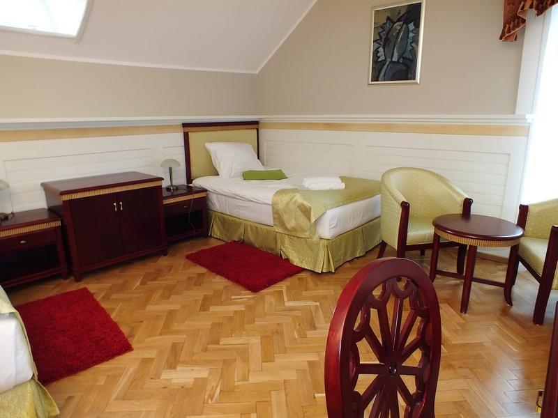 Dom Pracy Tworczej Hotel Goluchow ภายนอก รูปภาพ