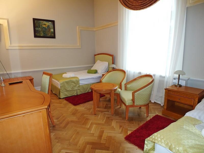 Dom Pracy Tworczej Hotel Goluchow ภายนอก รูปภาพ
