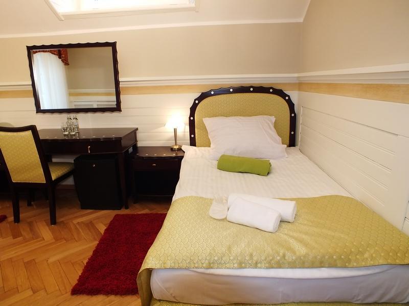 Dom Pracy Tworczej Hotel Goluchow ภายนอก รูปภาพ